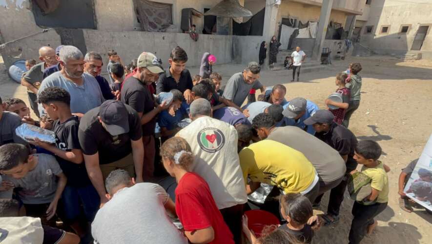 UNADIKUM distribuye más de 1120 comidas a familias desplazadas en los campamentos de Al-Sumud y Al-Fajr, en Al-Mawasi, Jan Yunis